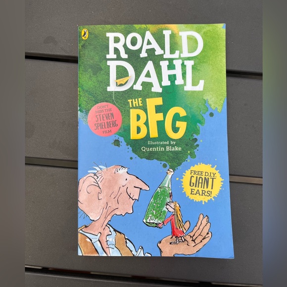 TWO CLASSIC ROALD DAHL SOFTCOVER NOVELS - Picture 2 of 11